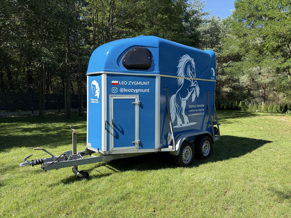 Cheval Liberte 2-Konna + Siodlarnia |  Po Remoncie