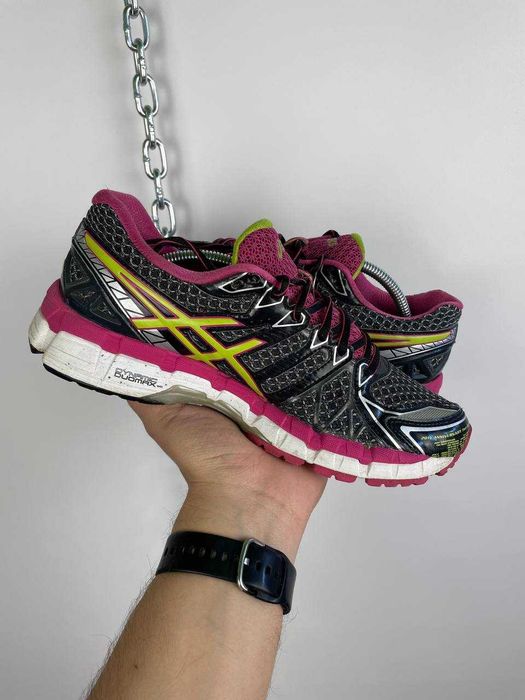 Жіночі спортивні кросівки asics gel kayano 20