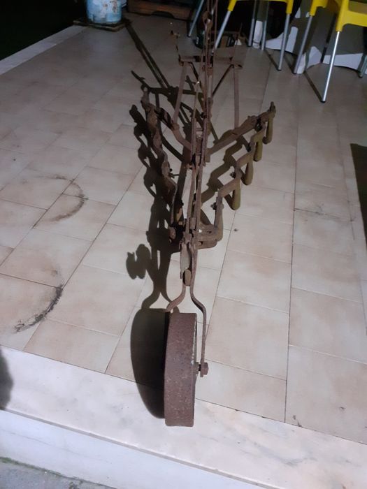 Sachador antigo puxado por um animalal