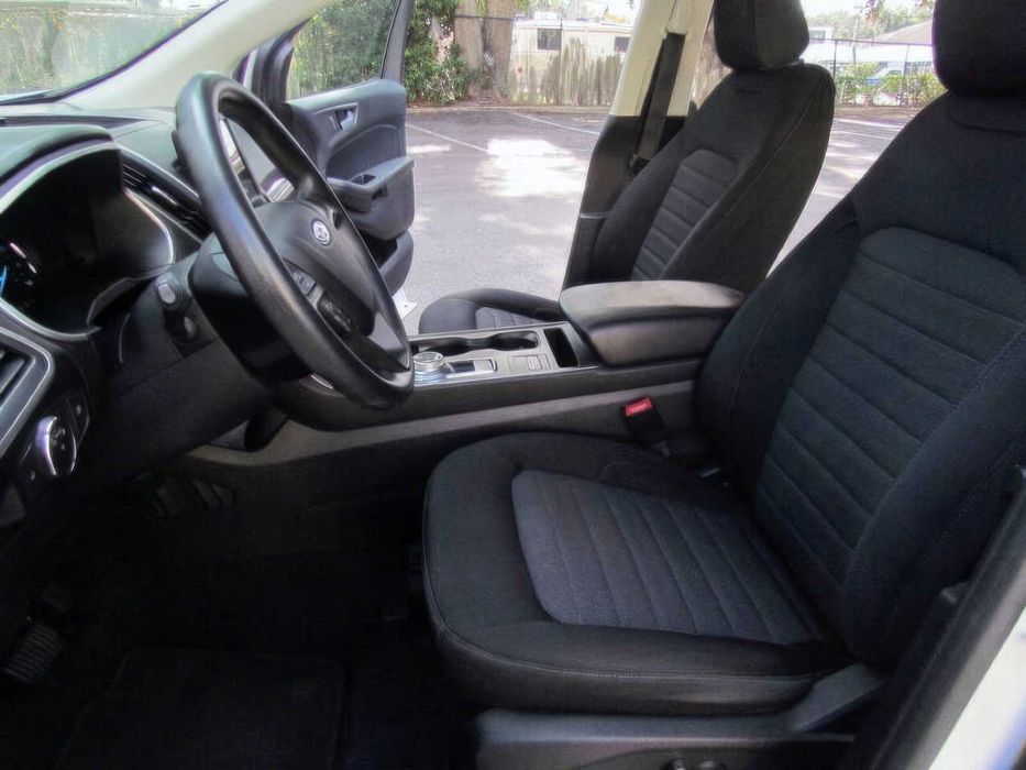 Ford Edge SE      2021