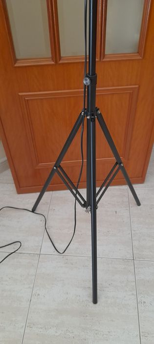 Candeeiro preto tripé