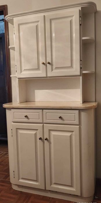 Armário lacado branco – com gavetas e prateleiras