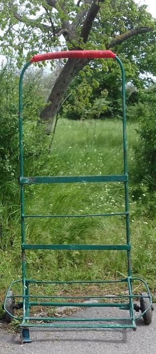 Продам  две  вещевые  тележки