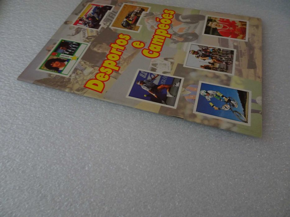 Caderneta de cromos vazia Desportos e Campeões