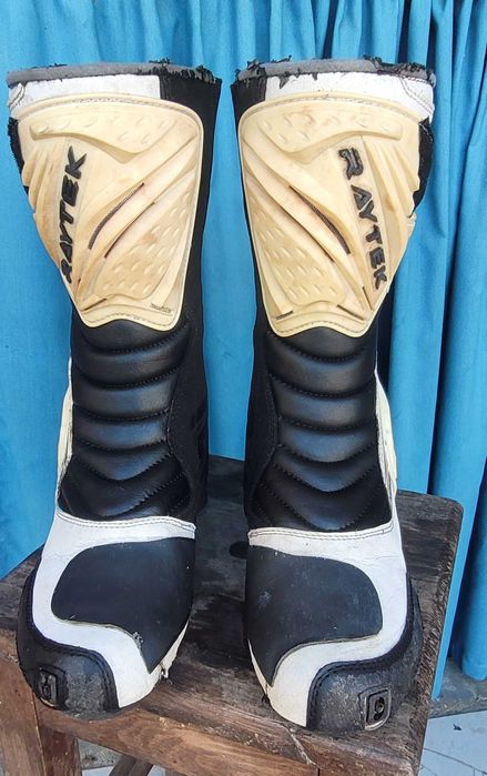 Botas 'MotoGP' pertenceram a Valentino Rossi, anos 2000