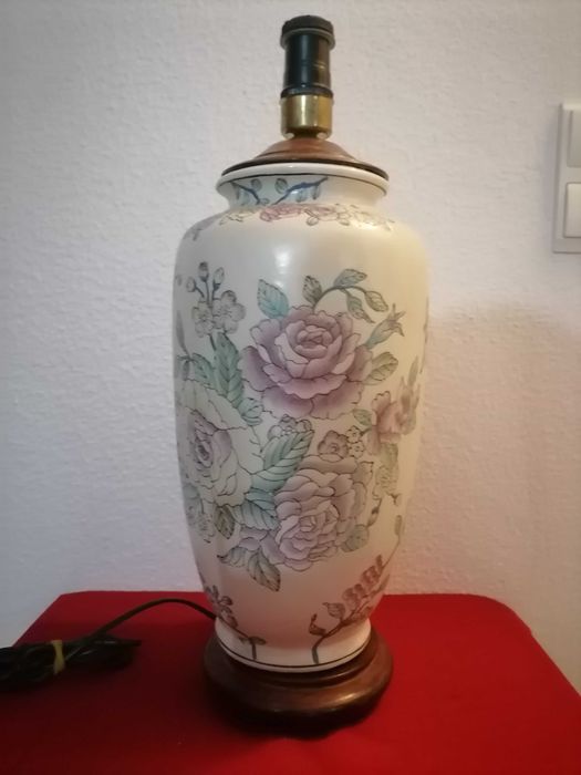 Candeeiro em loiça pintado à mão