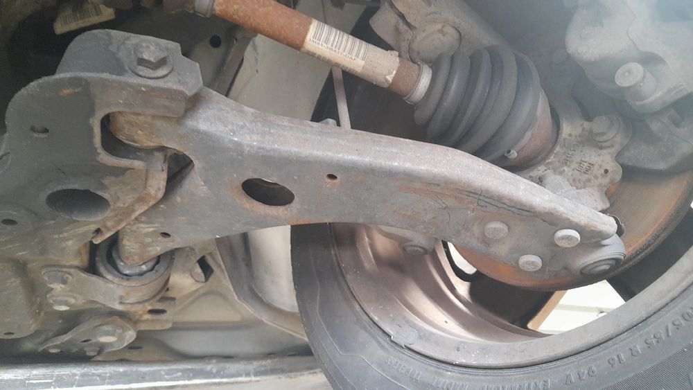 Braço de suspensão frente esquerdo FORD C-Max (DM2)