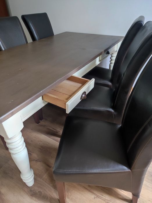 Duży drewniany stół w stylu prowansalskim i 6 krzeseł
