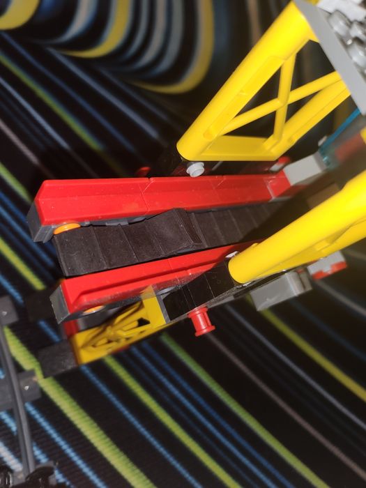 Klocki Playtive pociąg towarowy na pilota ,tory  , plus Lego pojazdy
