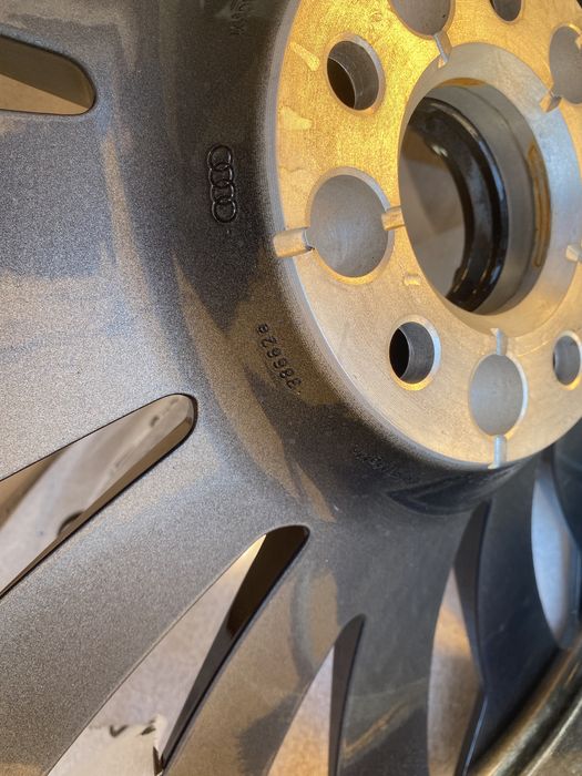 Felga 9,5x21 ET36 Audi e-tron Q7 Q8 4KE oryginał
