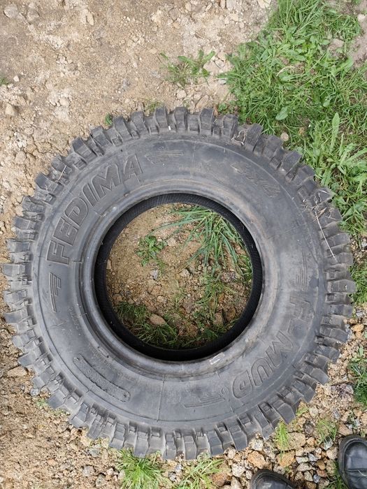 Pneus de moto 4 e pneus de 4x4