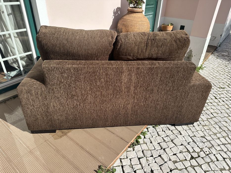 Sofa de 2 lugares castanho