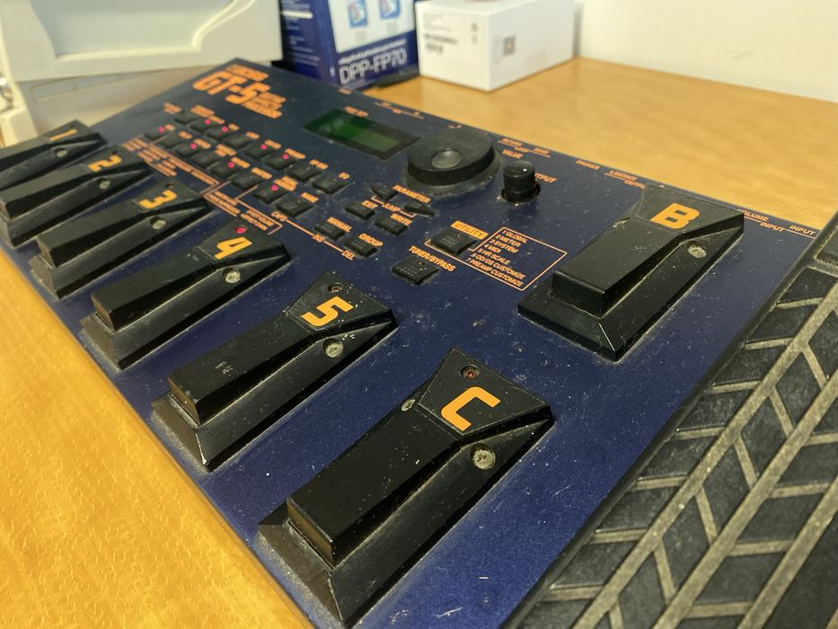 VINTAGE Boss GT5 - em bom estado!