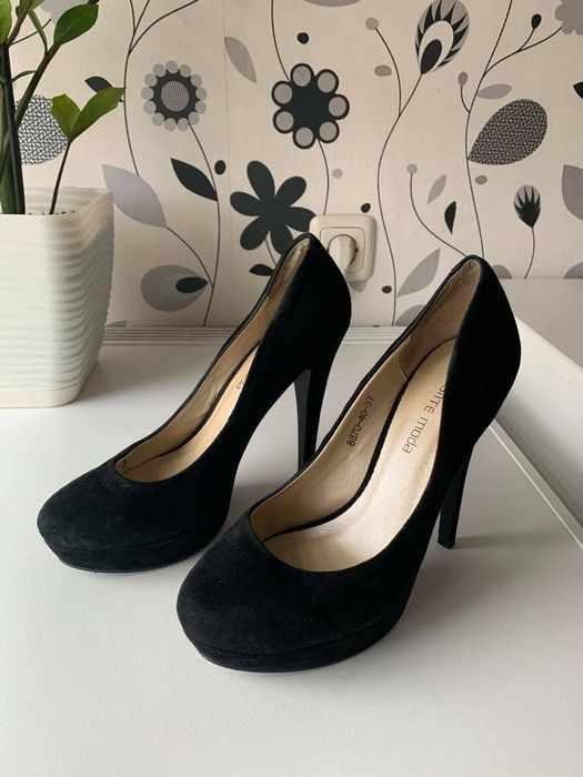 Туфлі на шпильці