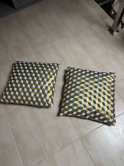 Almofadas com enchimento