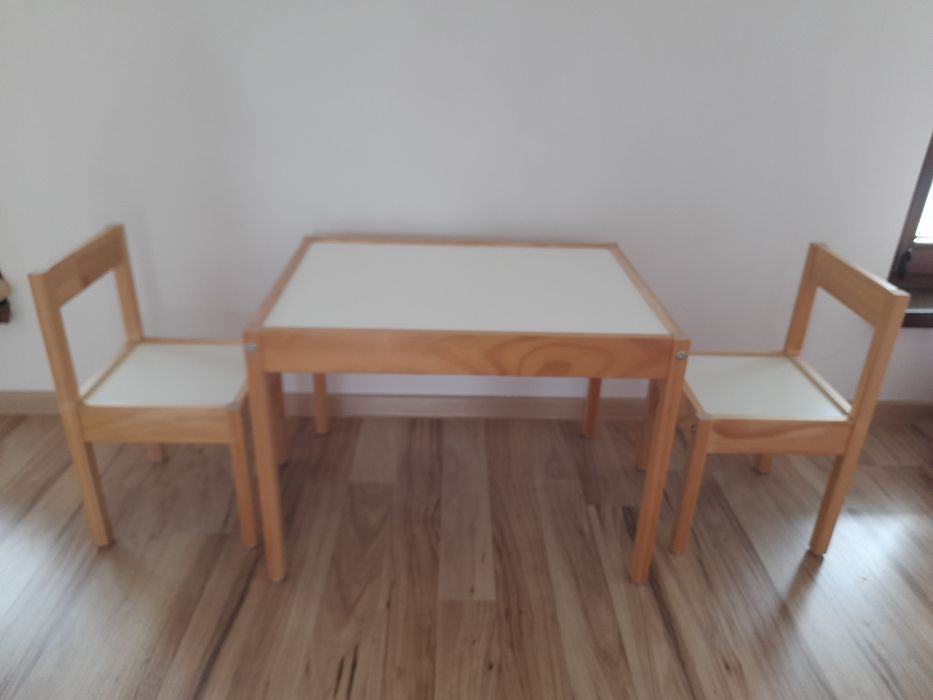 Zestaw mebli dziecięcych łóżko Singlar materac stolik krzesła Latt Ikea