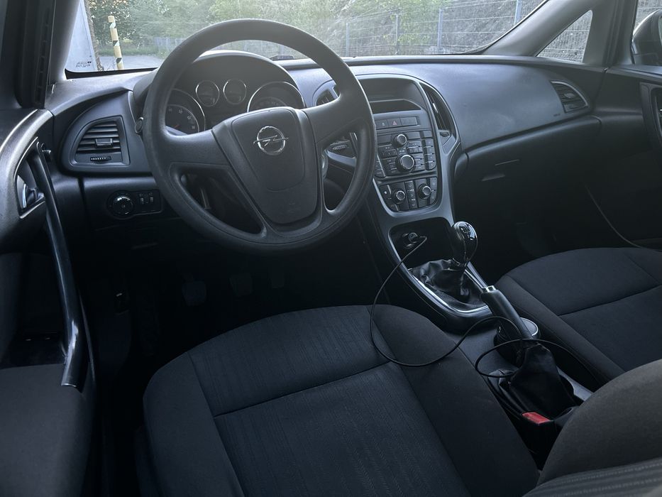 Opel Astra J 2011r 1.4 benzyna  Zadbany