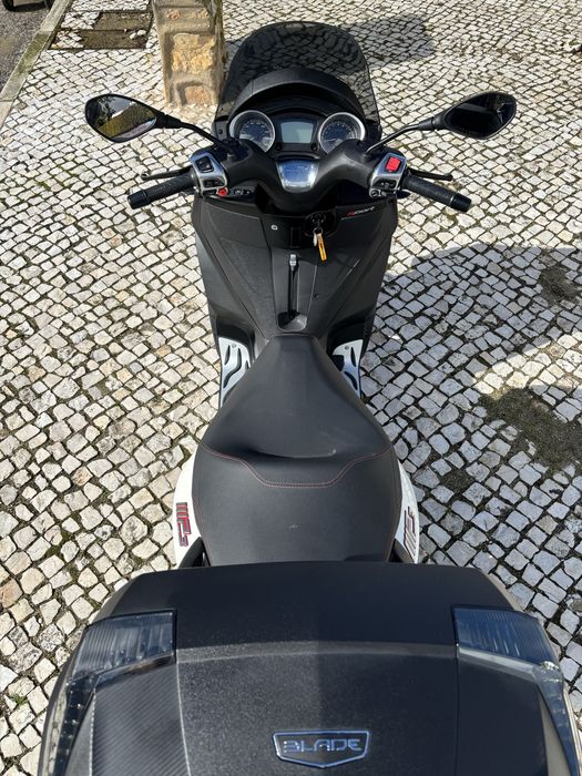 Piaggio MP3 300 só com 1500 kms