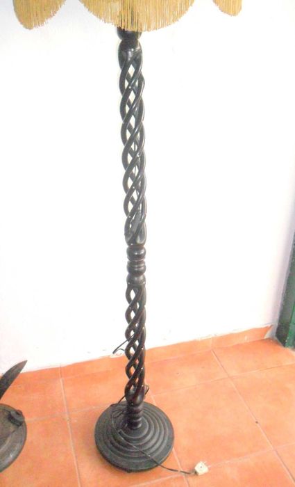 Candeeiro de sala em pau preto (ver fotos)