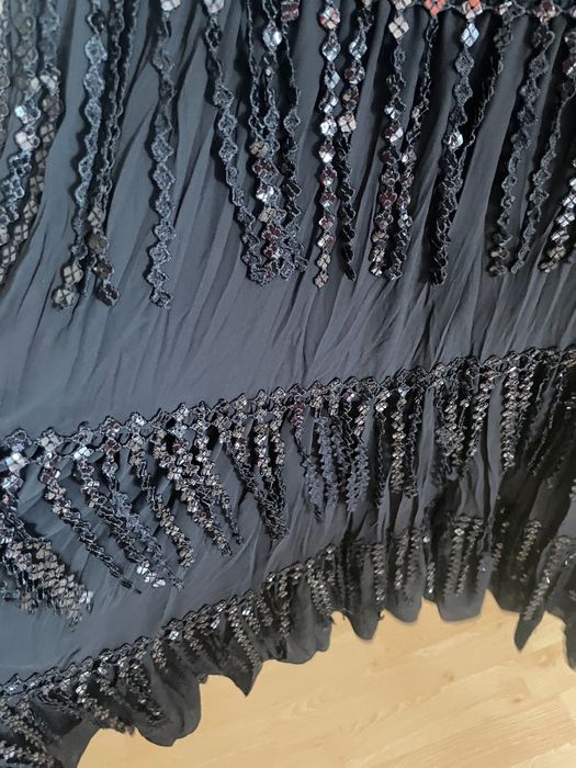 Elegancka spódnica z frędzlami i cekinami