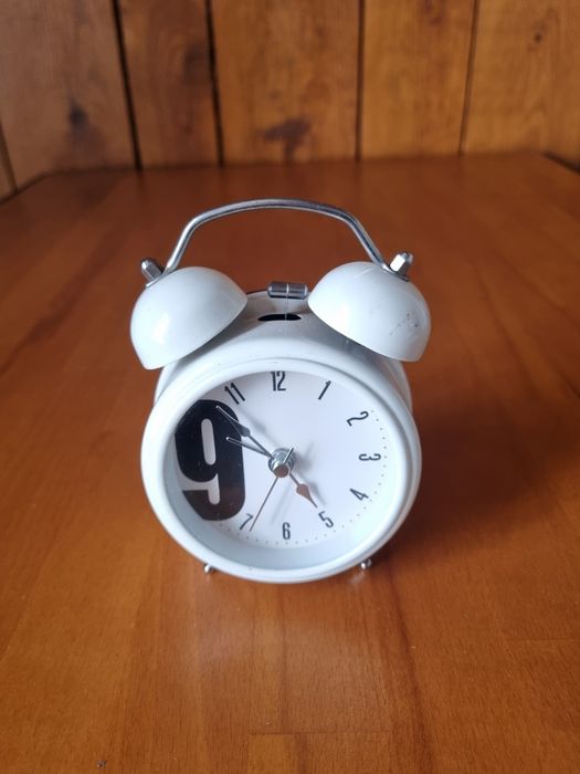 Biały budzik * Ikea