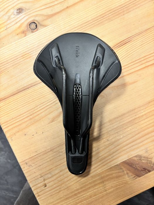 Siodełko FIZIK Vento Antares R1 Adaptive 150mm