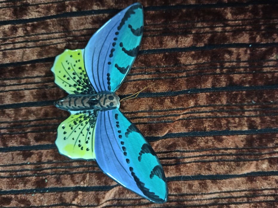 Ornamentos variados em cerâmica
