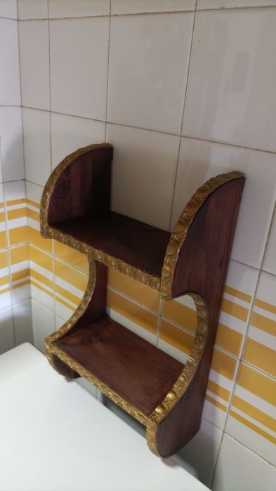 Estante pequena decorada , com ou sem  frascos
