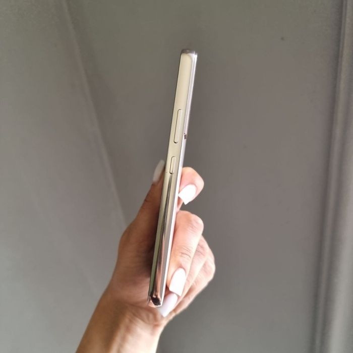 Смартфон Samsung s22 официальный 8/256Gb идеал