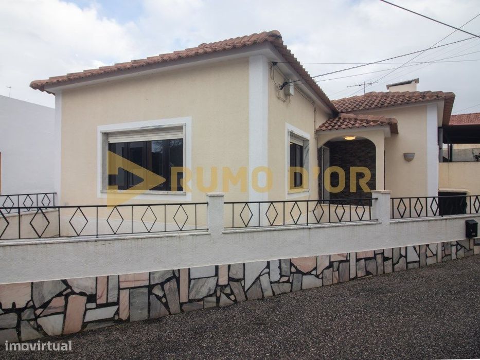 Moradia Térrea com Logradouro em Paiol - Alenquer