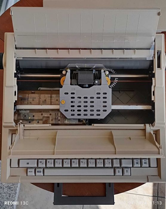 Máquina escrever elétrica Hermes international EP 280 - II