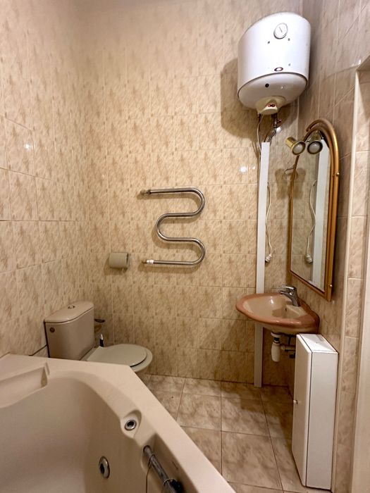 ЗАВЖИ Є СВІТЛО! Центр міста. Оренда 1-к. квартири 34 м2 - Десятинна 13