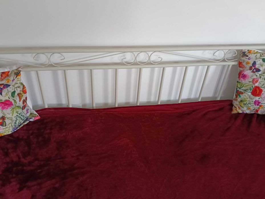 Cama de ferro branca