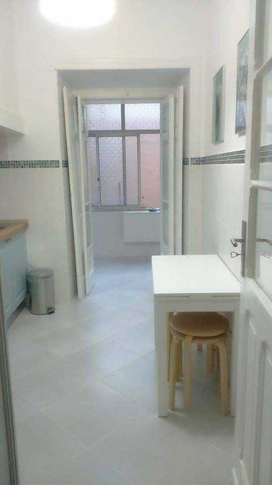 Alugo quarto Arroios