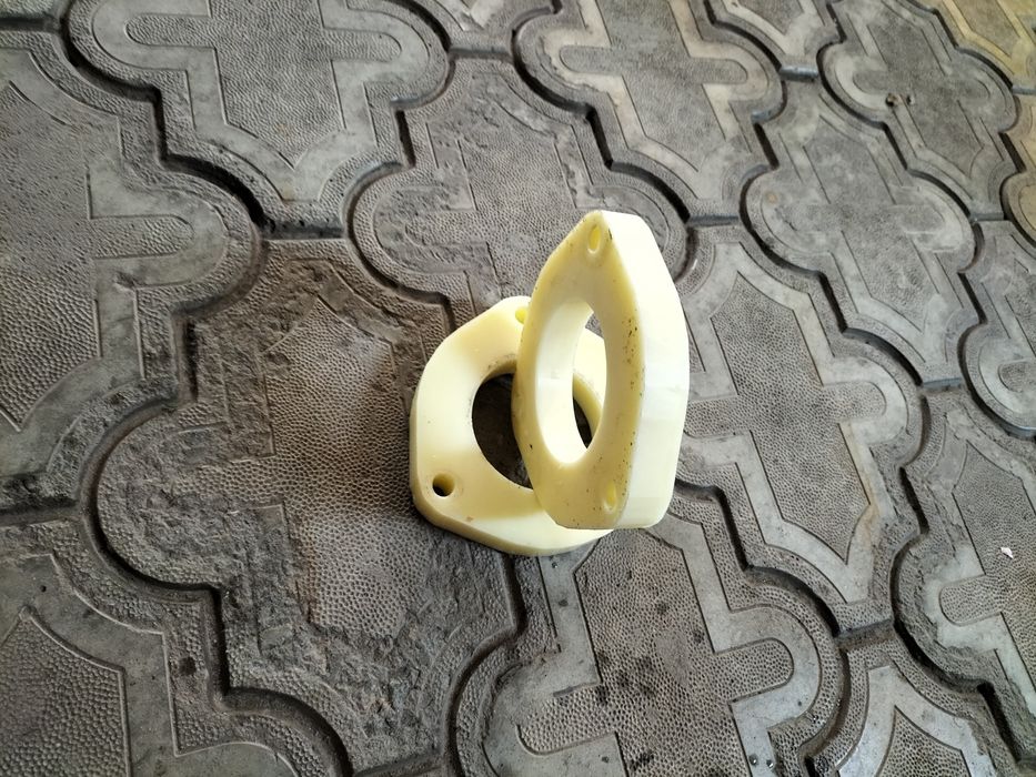 Продам проставки под передние стойки на фольцваген пассат Б7.