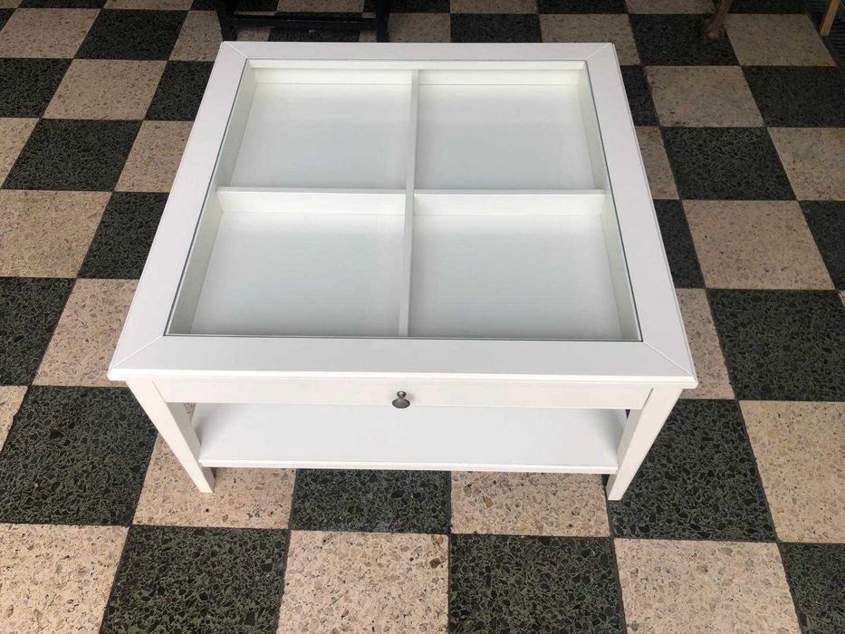 Mesa de centro branca HEMNES da IKEA