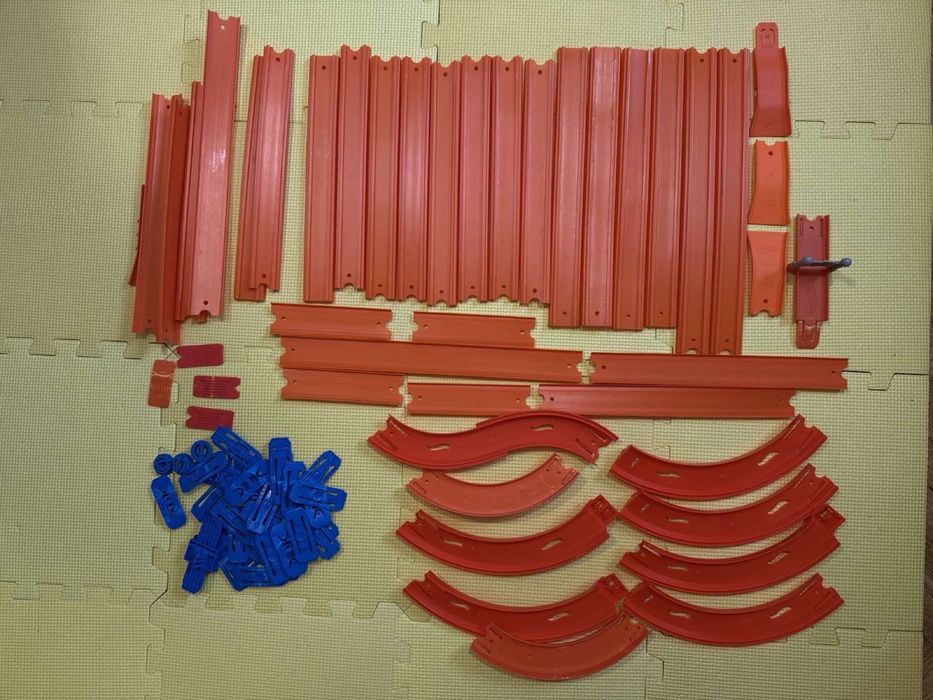 Hot wheels трек дорога гірка динозавр бочка ракетна установка