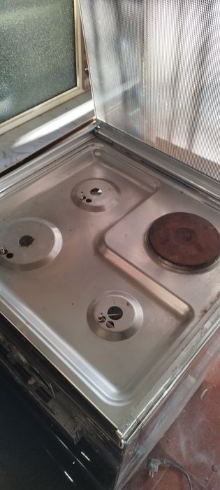 Fogão a gás e elétrico