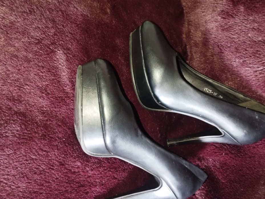 Buty damskie na obcasie