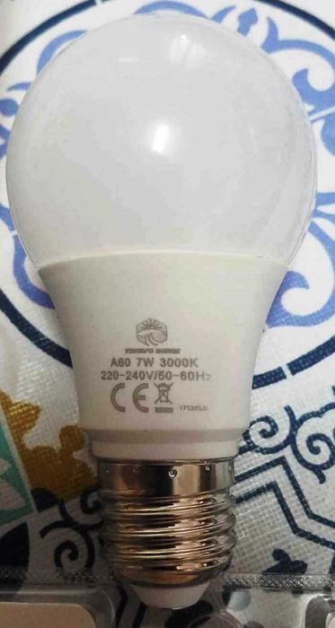 Lâmpadas de led E27 7W branco quente 560 lumens