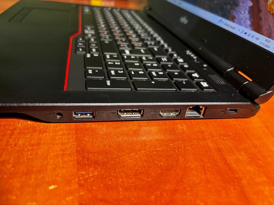 Fuijitsu Lifebook E558 15.6 IPS Intel Core I3 7130U, 8 GB Ram, 240 ssd