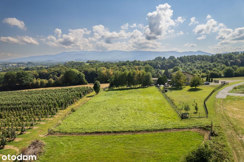 Urocza i zaciszna działka z widokiem na góry i sad