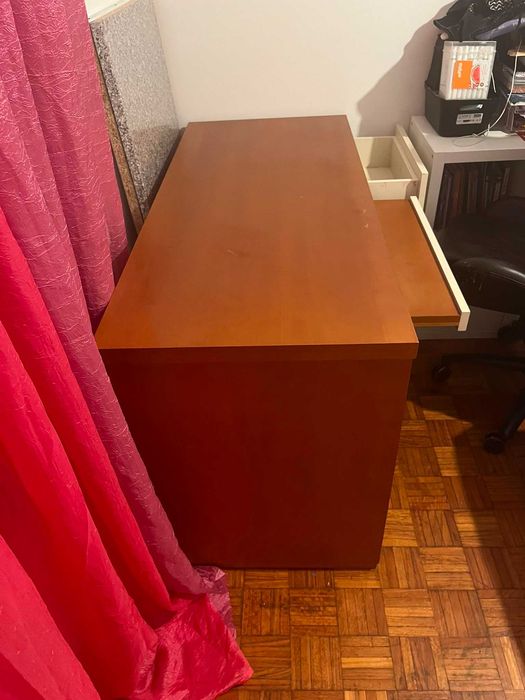 Secretaria e cadeira