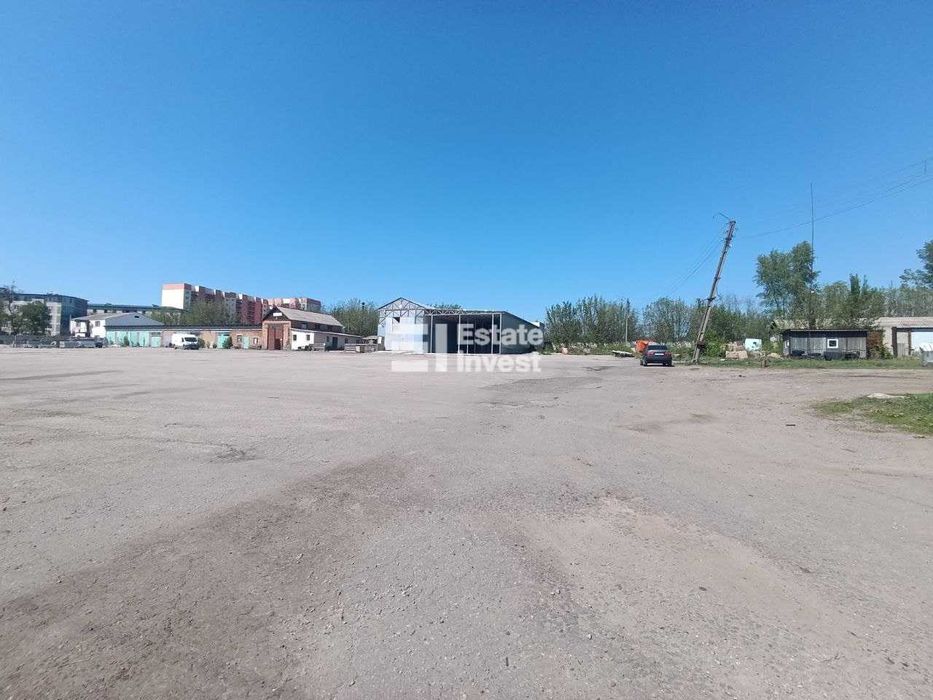Продам майновий комплекс у смт. Подвірки