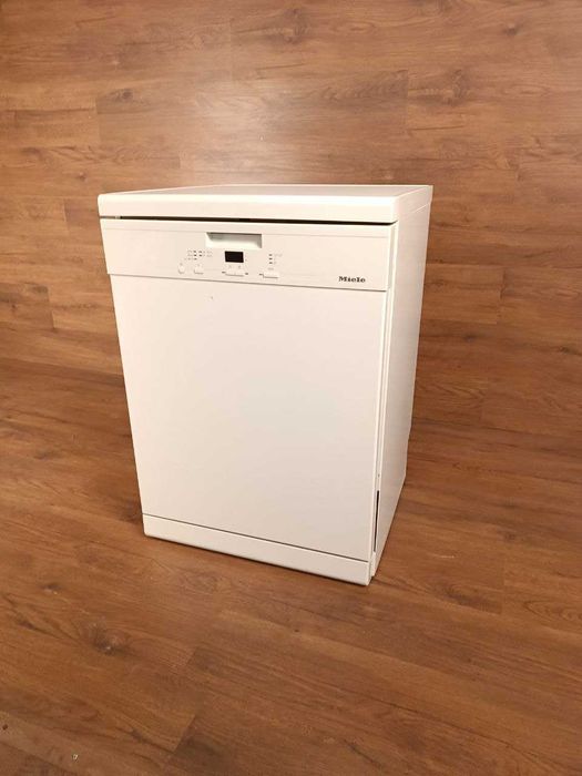 Посудомийна машина 
Miele G 4910 SC 60см окремостояча