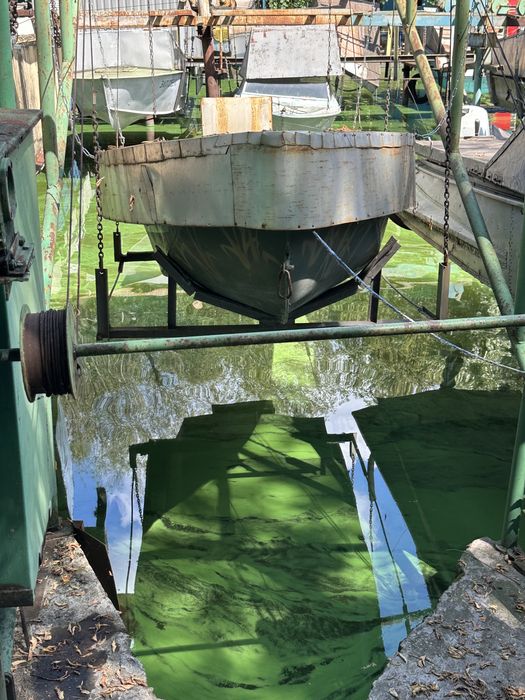 Продам підйомник та бокс на причалі 2. Верхній б'єф