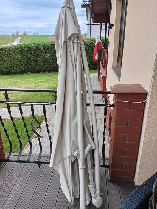 Parasol ogrodowy z korbką