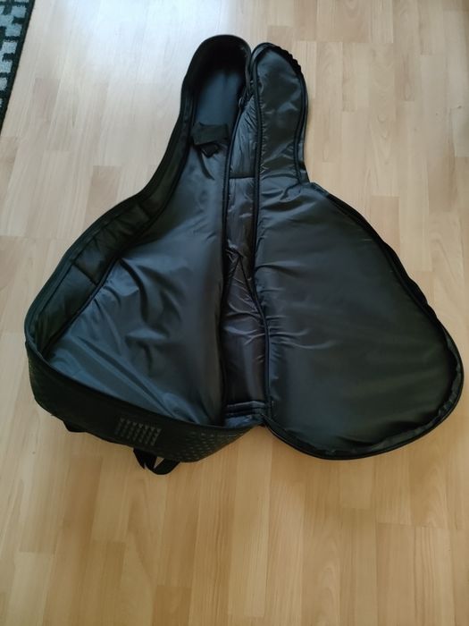 Futerał na gitarę canto