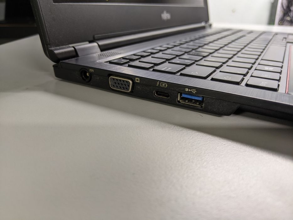 Ноутбук Fujitsu Lifebook U759 15.6 intel i3 8154 4.0Ghz    8Gb/256Gb