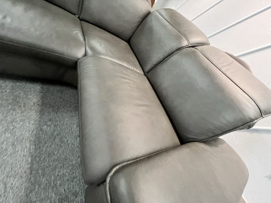 Диван кутовий шкіряний реклайнер стан відмінний
